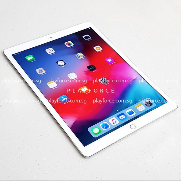 iPad Pro 12.9 Gen 1 (128GB, Wi-Fi, Silver)